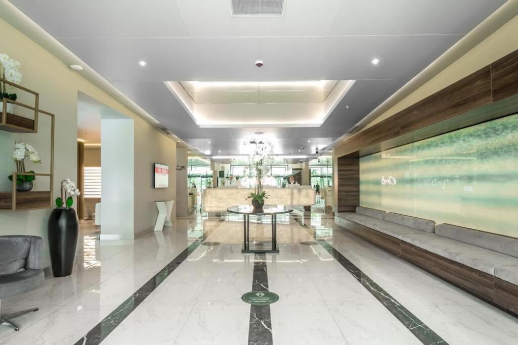Orbit City Batumi Hotell Exteriör bild