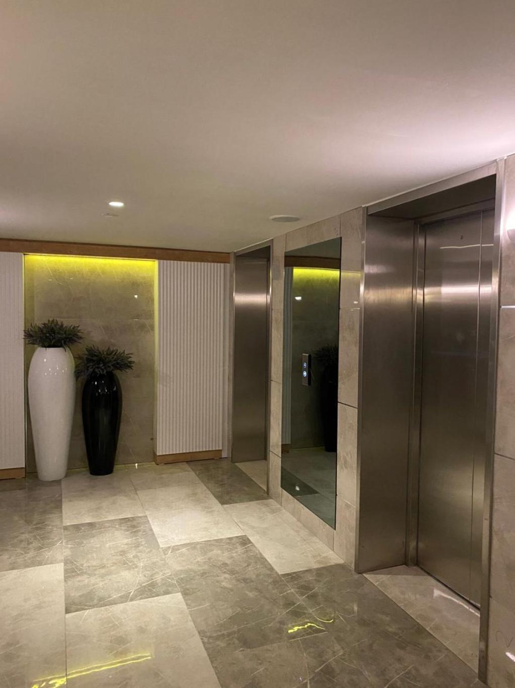 Orbit City Batumi Hotell Exteriör bild