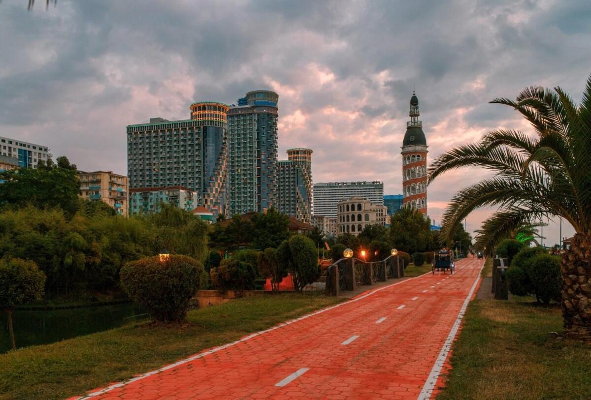 Orbit City Batumi Hotell Exteriör bild