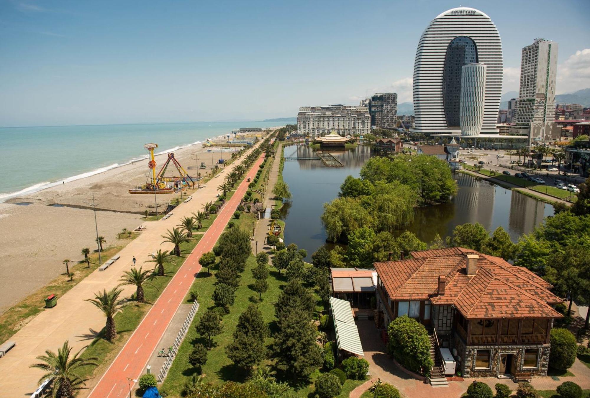 Orbit City Batumi Hotell Exteriör bild