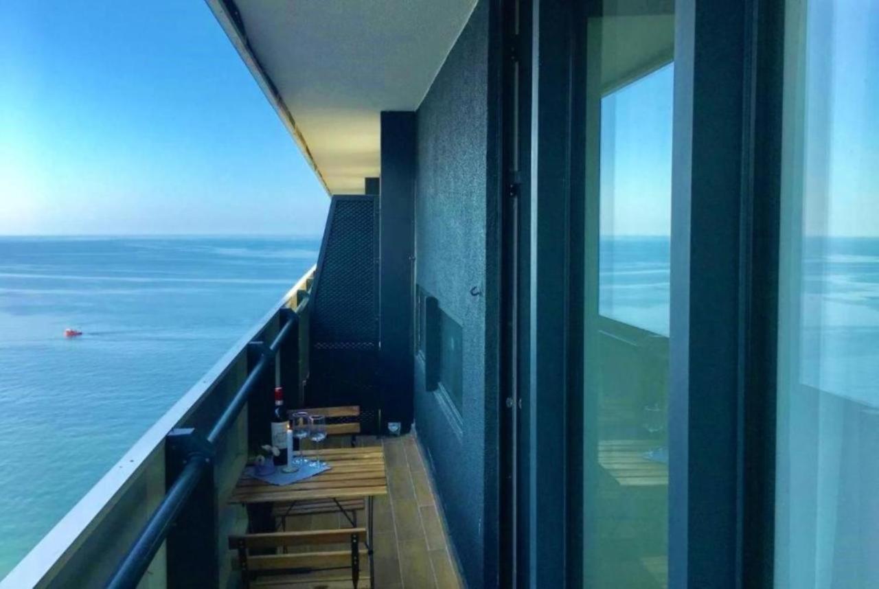 Orbit City Batumi Hotell Exteriör bild